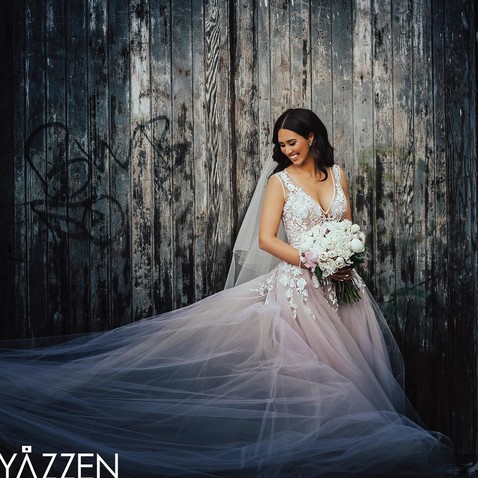 Розовый — новый белый: какие свадебные платья выбирают модные невесты