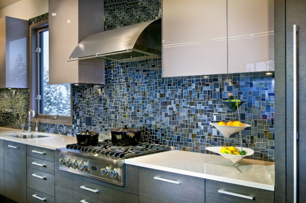 Как применить мозаику в интерьере кухни