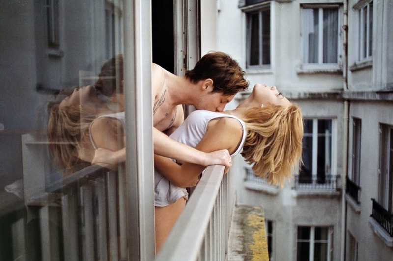 Влюбленная пара занялась сексом на балконе