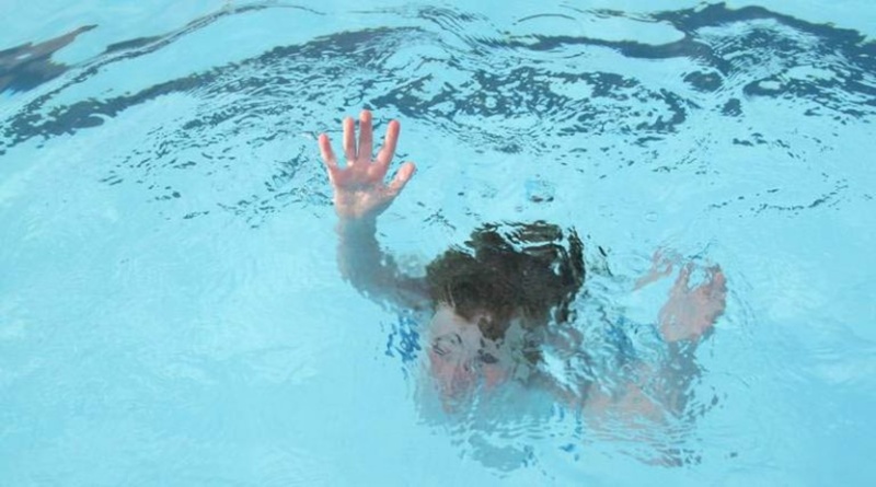 Приятель столкнул в воду: в оздоровительном комплексе Югры едва не захлебнулся подросток