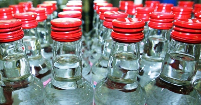 В Тюмени у торговца нелегальным алкоголем изъяли больше трех тысяч бутылок спиртного