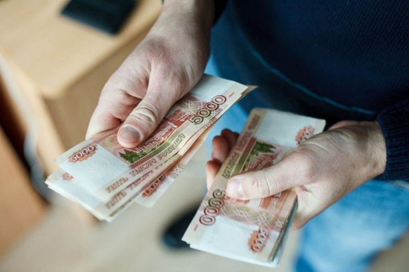 Тюменский водитель, которого уволили из компании, получил больше миллиона рублей