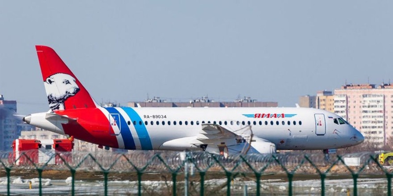 Фрагменты птиц на полосе: на Ямале самолет попал в аварию