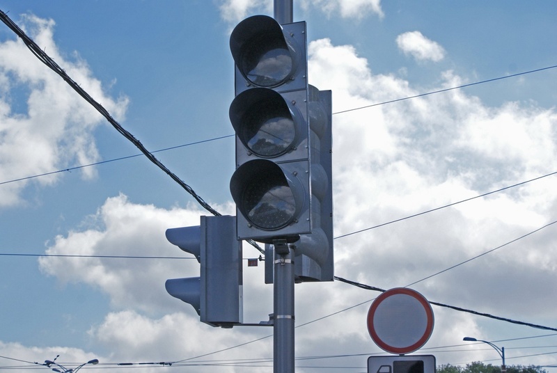 В Тюмени на перекрестке в очередной раз погаснут светофоры