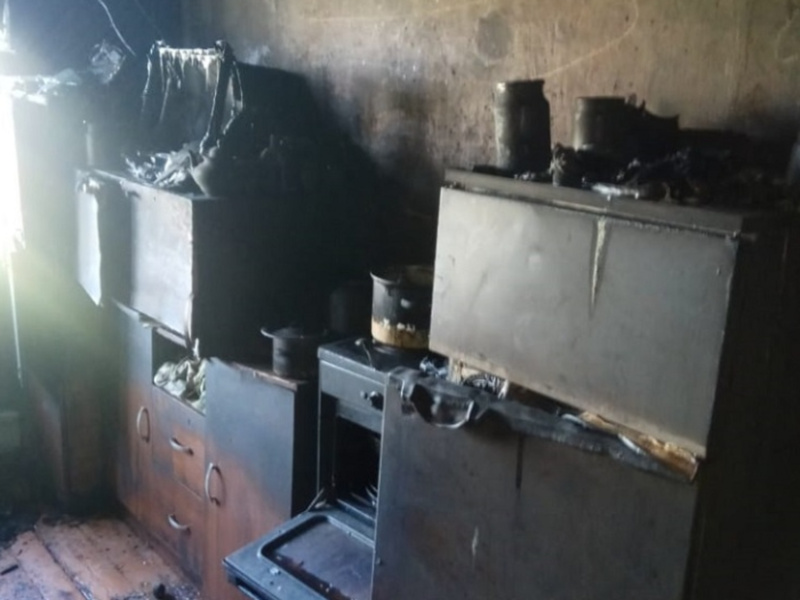 В Тюмени вспыхнула квартира в пятиэтажном доме