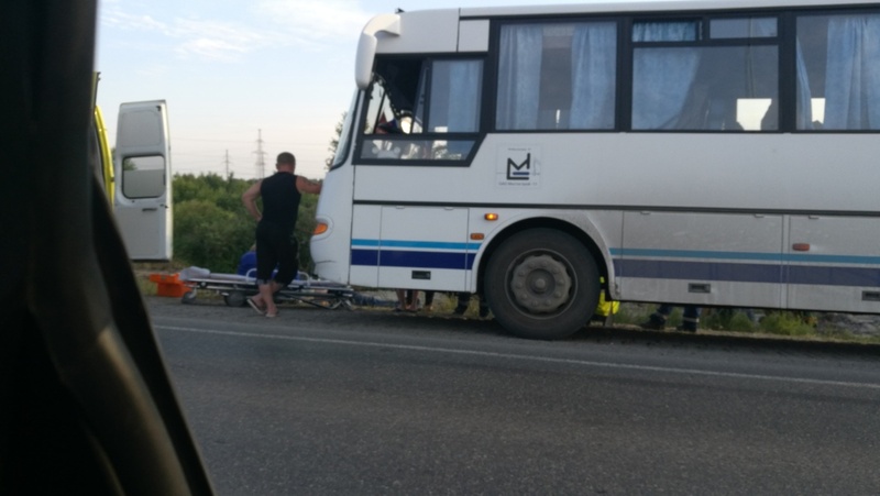 В Тюмени не удалось спасти мужчину, который потерял сознание в автобусе