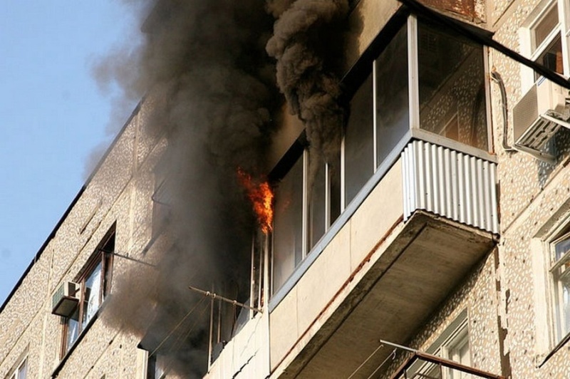 Из-за пожара в тюменской многоэтажке эвакуировали больше 70 человек