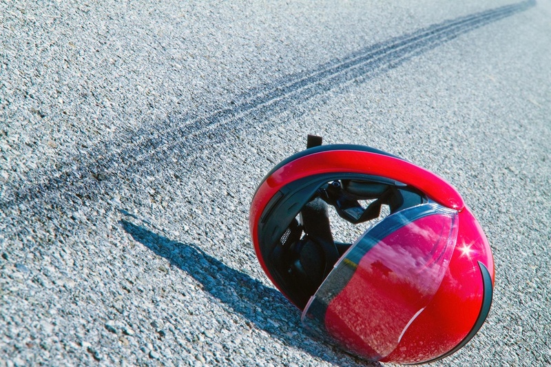 Остались жена и трое детей: в Югре водитель легковушки убил байкера, нарушив правила