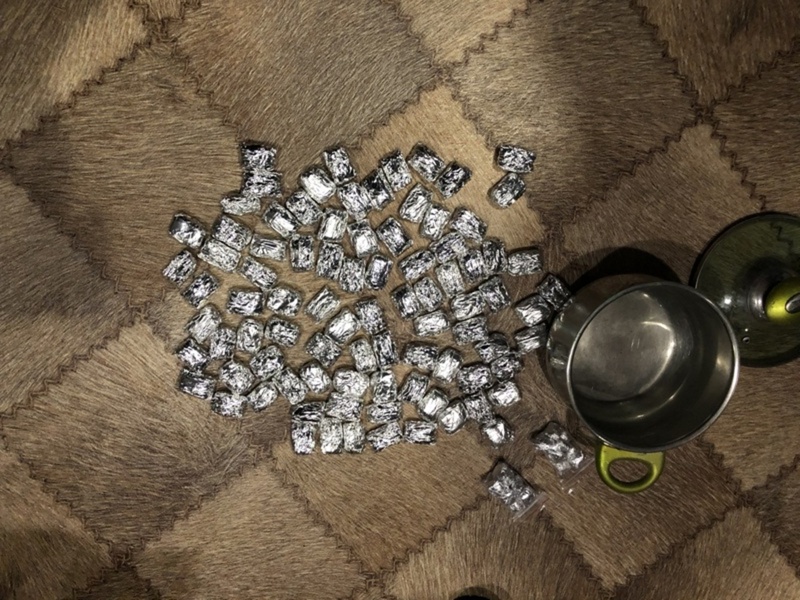 В Тюмени парочка хранила наркотики в бабушкиной кастрюльке - фото