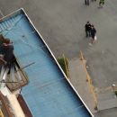 Ушла жена: в Тюмени спасатели снимали мужчину с балкона